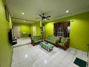 Gallery image of Hanif Homestay in Kuching