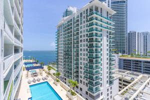 an overhead view of a large building with a swimming pool at Modern 2/2 with Beautiful Ocean and Brickell Views in Miami