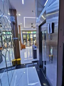 Kuchyň nebo kuchyňský kout v ubytování Number One Hotel