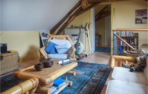 Posedenie v ubytovaní Stunning Home In Ardentes With Kitchen
