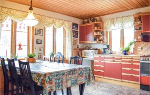 Φωτογραφία από το άλμπουμ του 4 Bedroom Lovely Home In Lonevåg σε Lonevåg