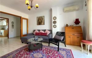 Posezení v ubytování Stunning Apartment In Torrevieja