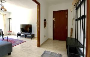 TV a/nebo společenská místnost v ubytování Stunning Apartment In Torrevieja