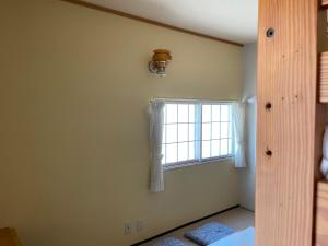 a room with a window and a window sill at NAEBA Country Lodge in Yuzawa