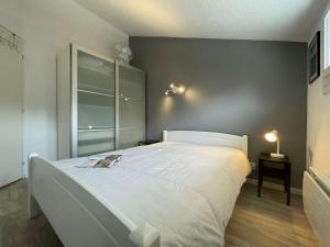 Łóżko lub łóżka w pokoju w obiekcie Duplex 3 pièces rénové avec loggia et garage, cœur de Briançon, proche télécabine, 4-6 couchages - FR-1-330C-130