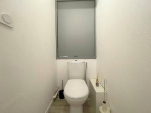 Łazienka w obiekcie Duplex 3 pièces rénové avec loggia et garage, cœur de Briançon, proche télécabine, 4-6 couchages - FR-1-330C-130