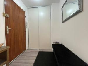 Zdjęcie z galerii obiektu Duplex 3 pièces rénové avec loggia et garage, cœur de Briançon, proche télécabine, 4-6 couchages - FR-1-330C-130 w mieście Briançon