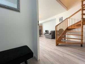Zdjęcie z galerii obiektu Duplex 3 pièces rénové avec loggia et garage, cœur de Briançon, proche télécabine, 4-6 couchages - FR-1-330C-130 w mieście Briançon