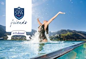 Bazén v ubytování All Seasons Lodge by All in One Apartments nebo v jeho okolí