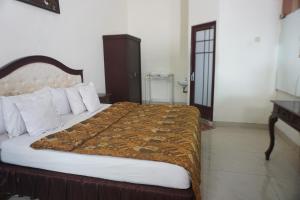 Postel nebo postele na pokoji v ubytování Hotel Laweyan Solo