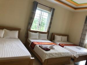 Llit o llits en una habitació de HOTEL XUÂN ANH CÔN ĐẢO