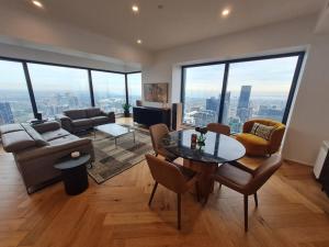 Część wypoczynkowa w obiekcie Eureka Tower Luxury City Lifestyle with Views