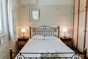 A bed or beds in a room at Lns Vip Villas