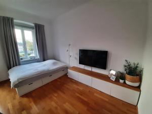 a bedroom with a bed and a flat screen tv at Ferienwohnung in Reifnitz am Wörthersee mit Seezugang in Reifnitz