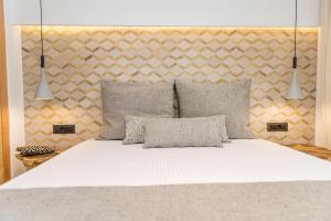 Posteľ alebo postele v izbe v ubytovaní Naxian Icon Luxury Residence 3