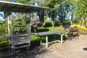 Vonkajšia záhrada v ubytovaní Location 30 personnes
