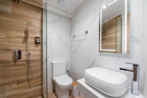 Kúpeľňa v ubytovaní ammos suites + 9 fotografií