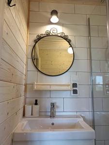 a bathroom with a sink and a mirror at Na Miedzy in Dźwierzuty