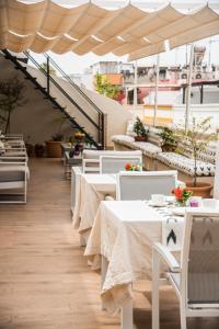 Jardin de la Alameda Hostal Boutique tesisinde bir restoran veya yemek mekanı