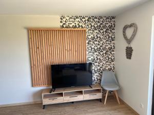 TV at/o entertainment center sa chalet bois vue imprenable