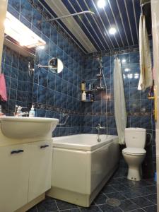 Ένα μπάνιο στο Republic square apartment +30 φωτογραφίες