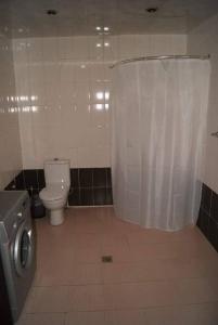 Bilik mandi di BONJOUR HOUSE