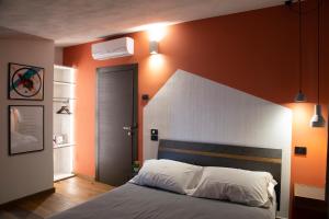 Кровать или кровати в номере MANTRA Suite&Rooms
