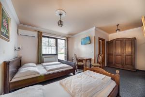 Garni Hotel Terano tesisinde bir odada yatak veya yataklar