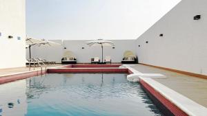 Swimming pool sa o malapit sa Terminal Inn By Edar City Centre
