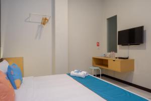 TV a/nebo společenská místnost v ubytování Sans Hotel Good Wish Semarang