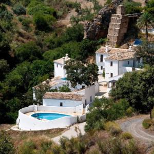 a house on a hill with a swimming pool at Molino La Ratonera in Granada