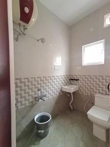 Ванная комната в Karpagam Residency
