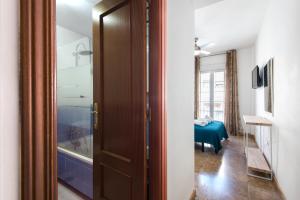 Zdjęcie z galerii obiektu CENTER APARTMENT 2bed 2b Aircon Wif and PARKING FREE w Maladze