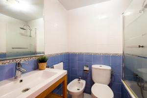 Zdjęcie z galerii obiektu CENTER APARTMENT 2bed 2b Aircon Wif and PARKING FREE w Maladze