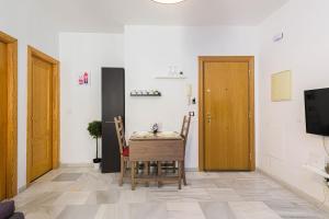 Televízia a/alebo spoločenská miestnosť v ubytovaní WintowinRentals Coqueto apartamento en el Centro de Málaga