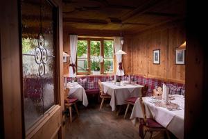 A restaurant or other place to eat at Engels Park