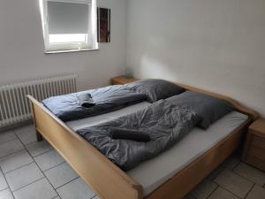 Postel nebo postele na pokoji v ubytování Schönes einfaches zentrales Zimmer in Oldenburg