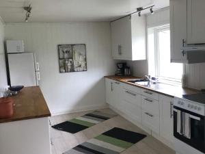 Dapur atau dapur kecil di 6 person holiday home in Halsanaustan-By Traum