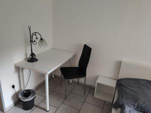 Posezení v ubytování Schönes einfaches zentrales Zimmer in Oldenburg + 25 fotografií