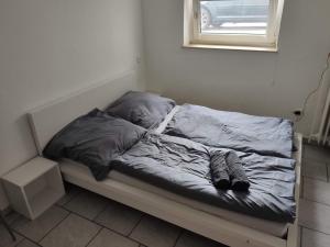 Postel nebo postele na pokoji v ubytování Schönes einfaches zentrales Zimmer in Oldenburg