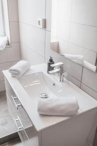 Koupelna v ubytování Hotel Aurora + 15 fotografií
