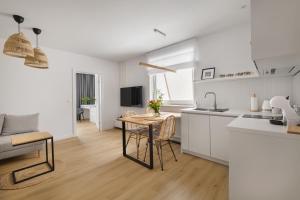 Kuchyňa alebo kuchynka v ubytovaní Apartamenty Rodzinne Zdrojowe
