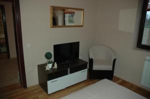 TV a/nebo společenská místnost v ubytování Guest House Maja