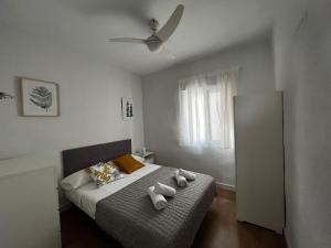 A bed or beds in a room at Estupendo apartamento en Estación-Centro, WIFI, Agua por Osmosis