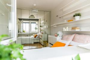a bedroom with a bed and a mirror at Apartament Złota in Warsaw