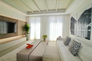 Casona Seis Lunas Apartment的电视和/或娱乐中心