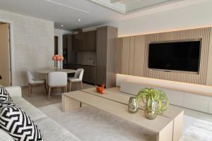 Casona Seis Lunas Apartment的电视和/或娱乐中心