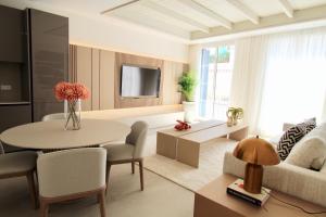 Casona Seis Lunas Apartment的电视和/或娱乐中心