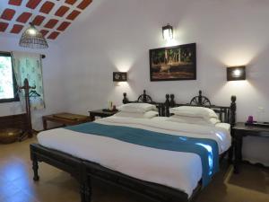 Postelja oz. postelje v sobi nastanitve Kanha Jungle Lodge