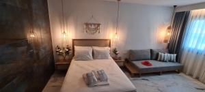 Posteľ alebo postele v izbe v ubytovaní Costa ANASTASIA_sea view suites